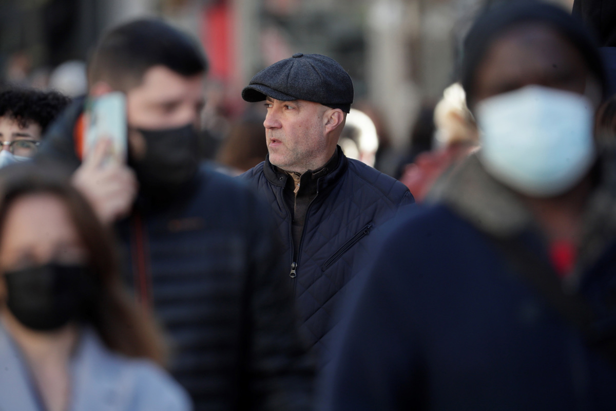 Fin de la obligatoriedad de llevar la mascarilla por la calle en Valencia. FOTO: EFE / Biel-AliÃ±o